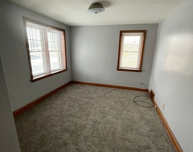 5333 W Keefe Ave - Photo Thumbnail 3
