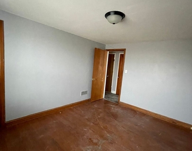 5333 W Keefe Ave - Photo Thumbnail 5