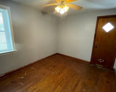 5333 W Keefe Ave - Photo Thumbnail 7