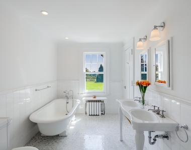 94 Quogue Street - Photo Thumbnail 14