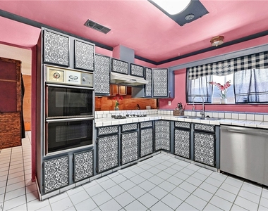 501 Sam Jonas Drive - Photo Thumbnail 10