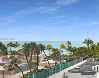 10155 Collins Ave - Photo Thumbnail 12