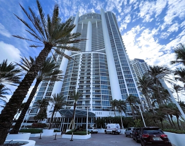 18101 Collins Ave - Photo Thumbnail 0