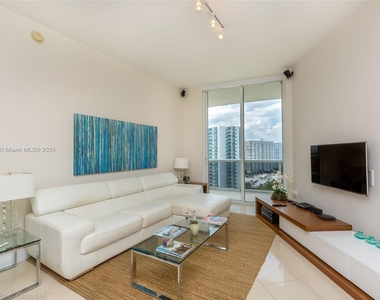 15811 Collins Ave - Photo Thumbnail 9