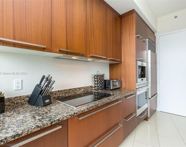 15811 Collins Ave - Photo Thumbnail 18