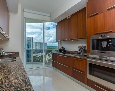 15811 Collins Ave - Photo Thumbnail 15