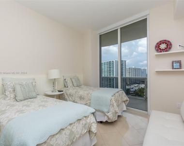 15811 Collins Ave - Photo Thumbnail 6