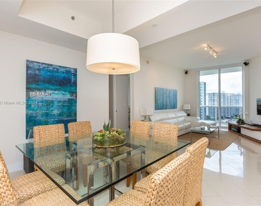 15811 Collins Ave - Photo Thumbnail 14