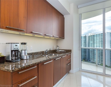 15811 Collins Ave - Photo Thumbnail 16