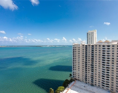 520 Brickell Key Dr - Photo Thumbnail 9