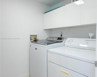 520 Brickell Key Dr - Photo Thumbnail 32