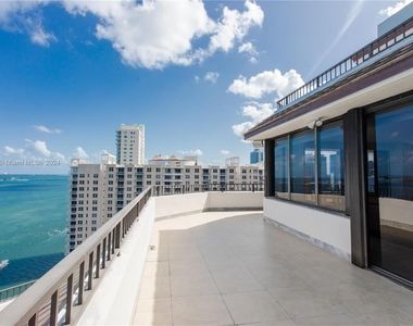 520 Brickell Key Dr - Photo Thumbnail 4