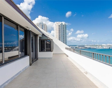 520 Brickell Key Dr - Photo Thumbnail 21