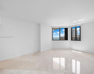 520 Brickell Key Dr - Photo Thumbnail 35