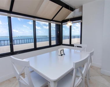 520 Brickell Key Dr - Photo Thumbnail 11