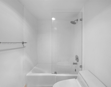 520 Brickell Key Dr - Photo Thumbnail 38