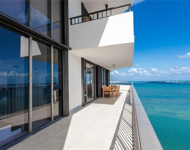 520 Brickell Key Dr - Photo Thumbnail 17