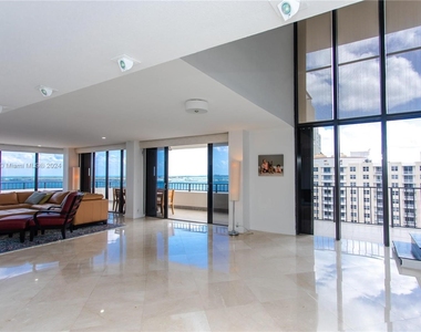 520 Brickell Key Dr - Photo Thumbnail 6