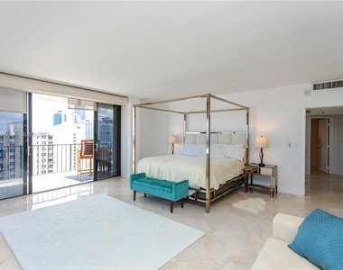 520 Brickell Key Dr - Photo Thumbnail 13