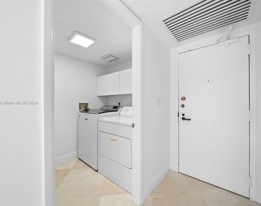 520 Brickell Key Dr - Photo Thumbnail 34