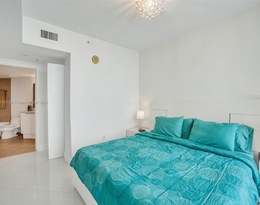 16699 Collins Ave - Photo Thumbnail 16