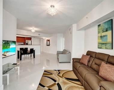 16699 Collins Ave - Photo Thumbnail 11