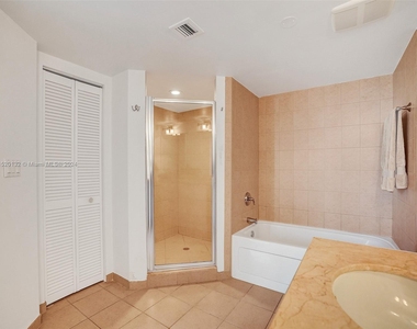 16699 Collins Ave - Photo Thumbnail 20