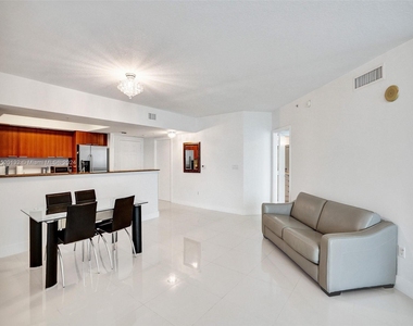 16699 Collins Ave - Photo Thumbnail 12