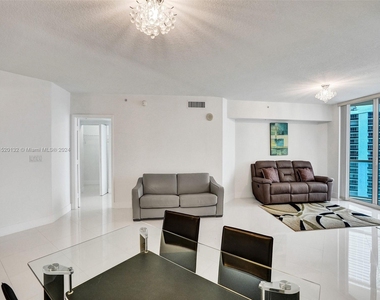 16699 Collins Ave - Photo Thumbnail 5