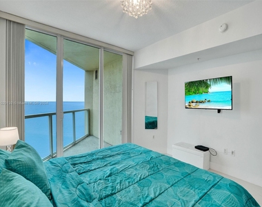 16699 Collins Ave - Photo Thumbnail 13