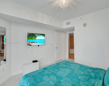 16699 Collins Ave - Photo Thumbnail 15