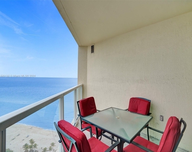 16699 Collins Ave - Photo Thumbnail 22