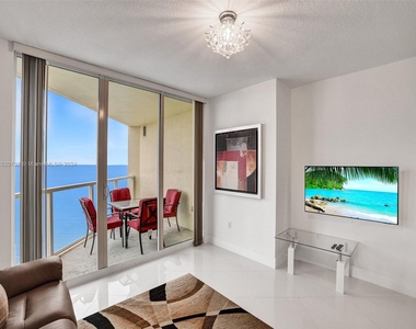 16699 Collins Ave - Photo Thumbnail 9