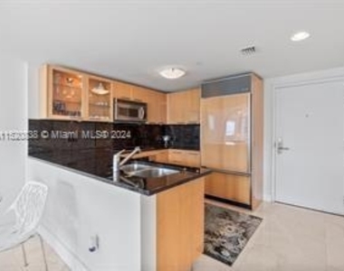 6801 Collins Ave - Photo Thumbnail 6