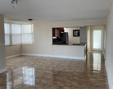 1075 Ne Miami Gardens Dr - Photo Thumbnail 5