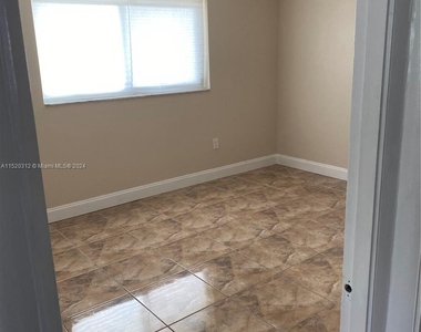 1075 Ne Miami Gardens Dr - Photo Thumbnail 9