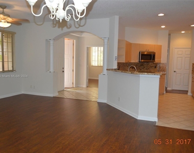 2800 Kinsington Cir - Photo Thumbnail 6