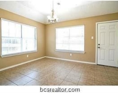 2307 Carnation Court - Photo Thumbnail 9