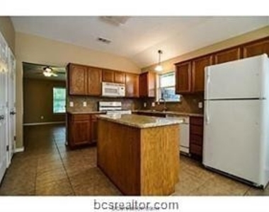 2307 Carnation Court - Photo Thumbnail 6