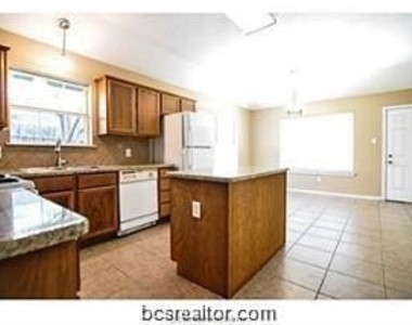 2307 Carnation Court - Photo Thumbnail 5