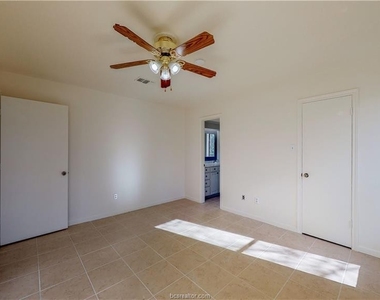 908 Val Verde Drive - Photo Thumbnail 24