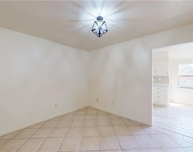 908 Val Verde Drive - Photo Thumbnail 13