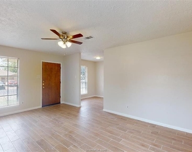 815 Llano Place - Photo Thumbnail 3