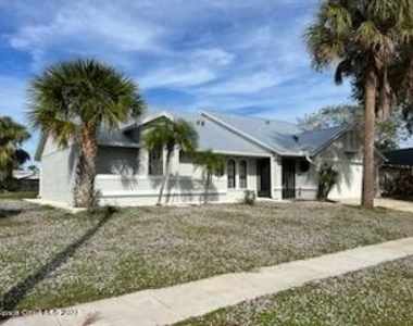 708 Fishtail Palm Boulevard - Photo Thumbnail 3