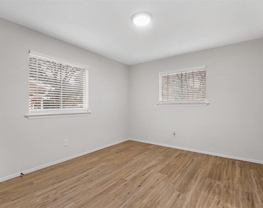 1503 Montclair Street - Photo Thumbnail 12