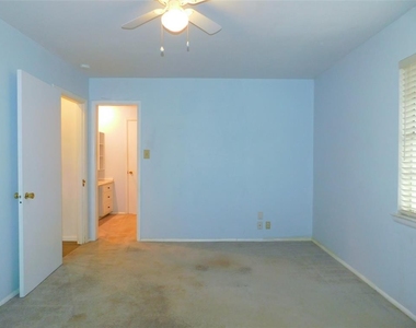 1128 Thomas Street - Photo Thumbnail 13