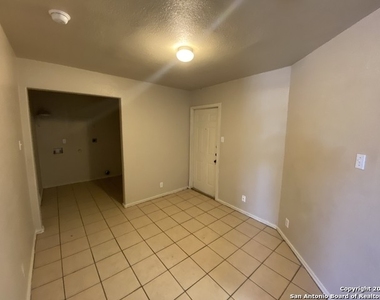 3638 Candlehead Ln - Photo Thumbnail 8