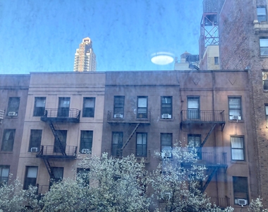 East 58th Street - Photo Thumbnail 5