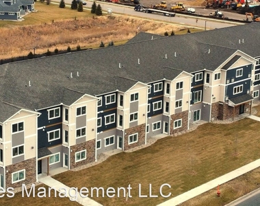 1690 Premier Drive - Photo Thumbnail 3