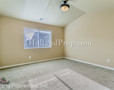 2548 Carson Loop - Photo Thumbnail 10